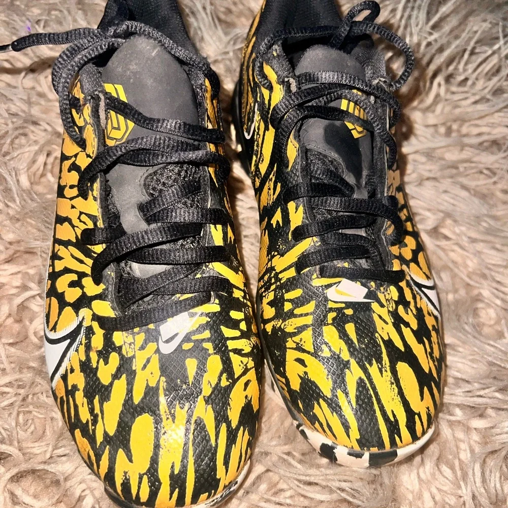 Nike Gold and Black Cleats - Picture 2 of 4